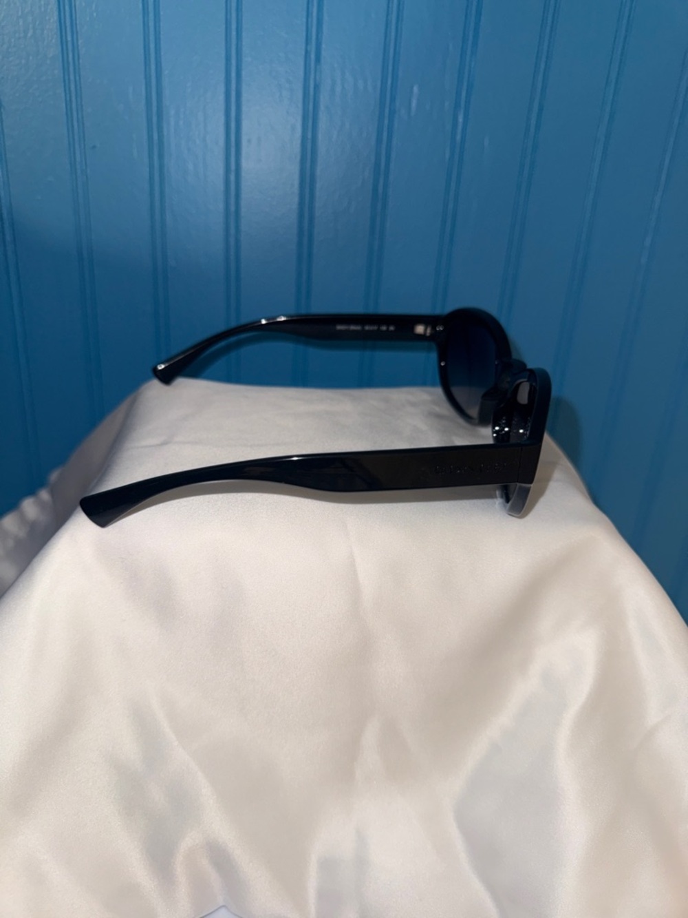 Coach Giselle Black Gradient Lens Sunglasses with White Embossed Case - Picture 3 of 7